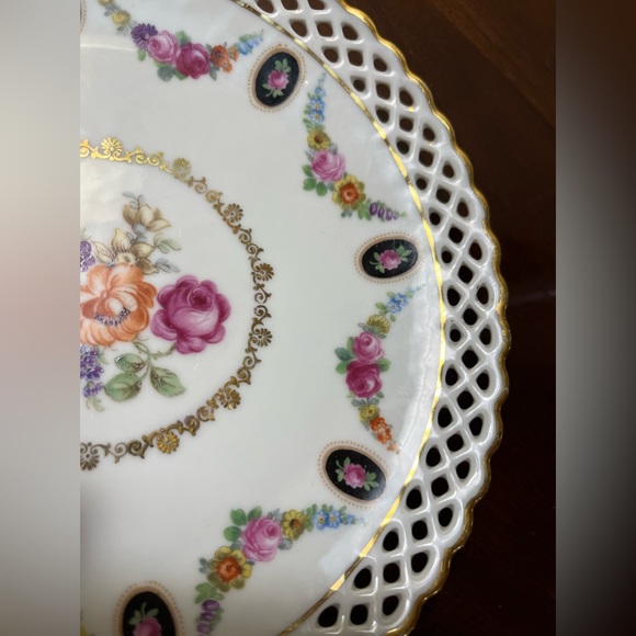 Schumann Bavaria reticulated porcelain plate with gold trim and Dresden floral. - Picture 5 of 9